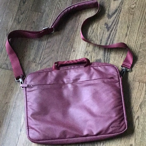 EUC Incase unique plum color computer case - Picture 5 of 9